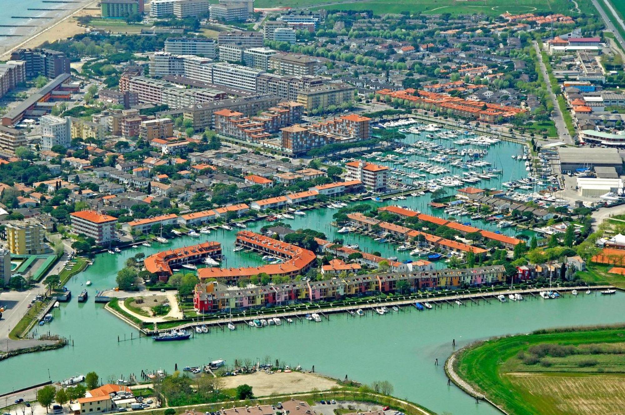 Bright Apartment With Pool Porto Santa Margherita di Caorle Exterior foto