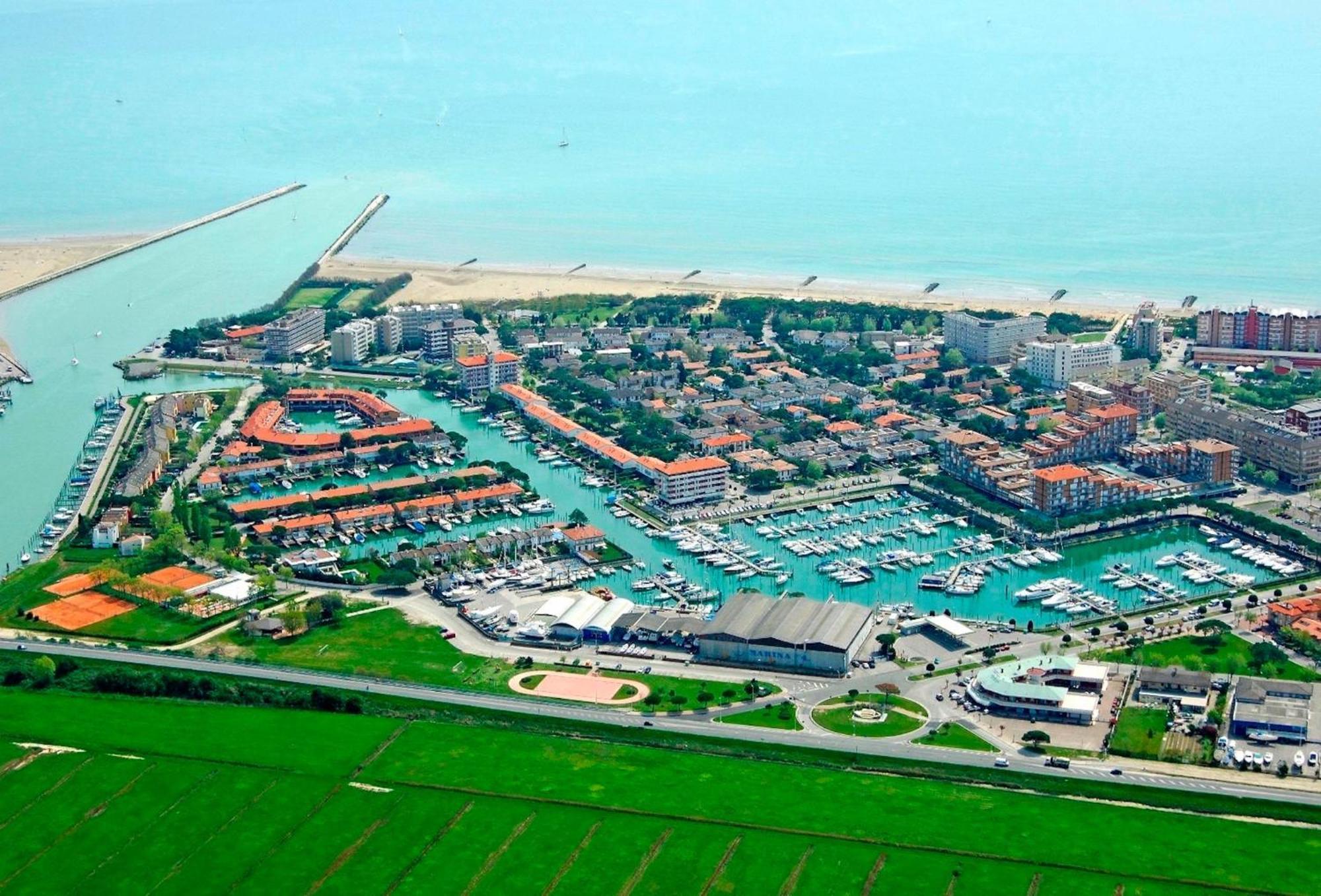 Bright Apartment With Pool Porto Santa Margherita di Caorle Exterior foto