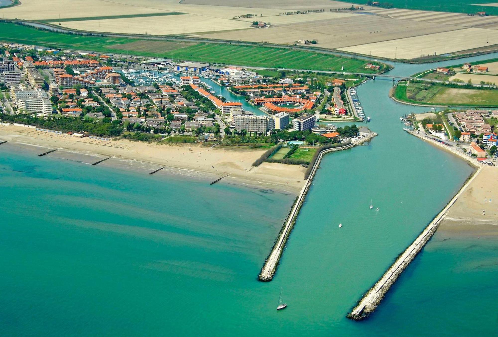 Bright Apartment With Pool Porto Santa Margherita di Caorle Exterior foto