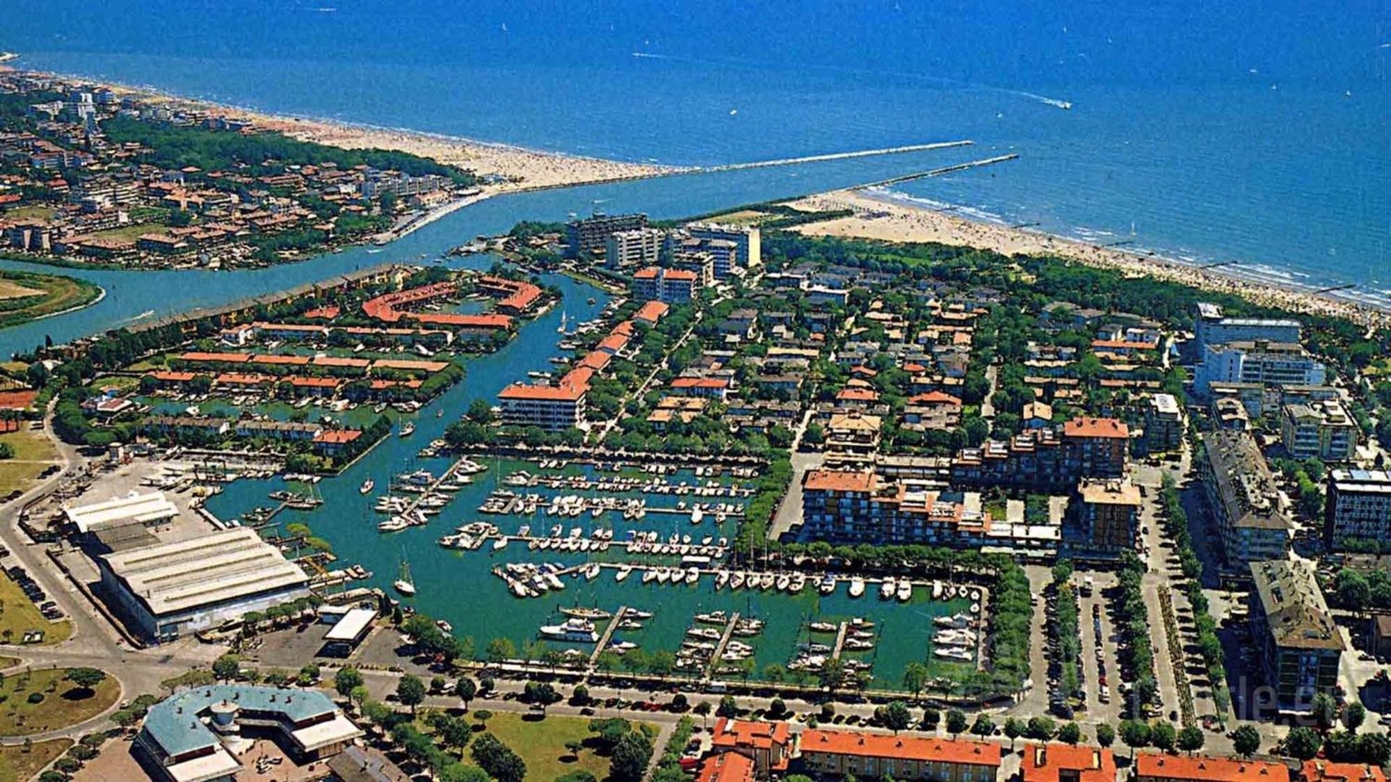 Bright Apartment With Pool Porto Santa Margherita di Caorle Exterior foto