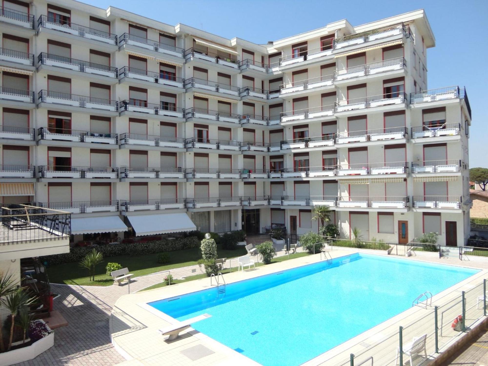 Bright Apartment With Pool Porto Santa Margherita di Caorle Exterior foto